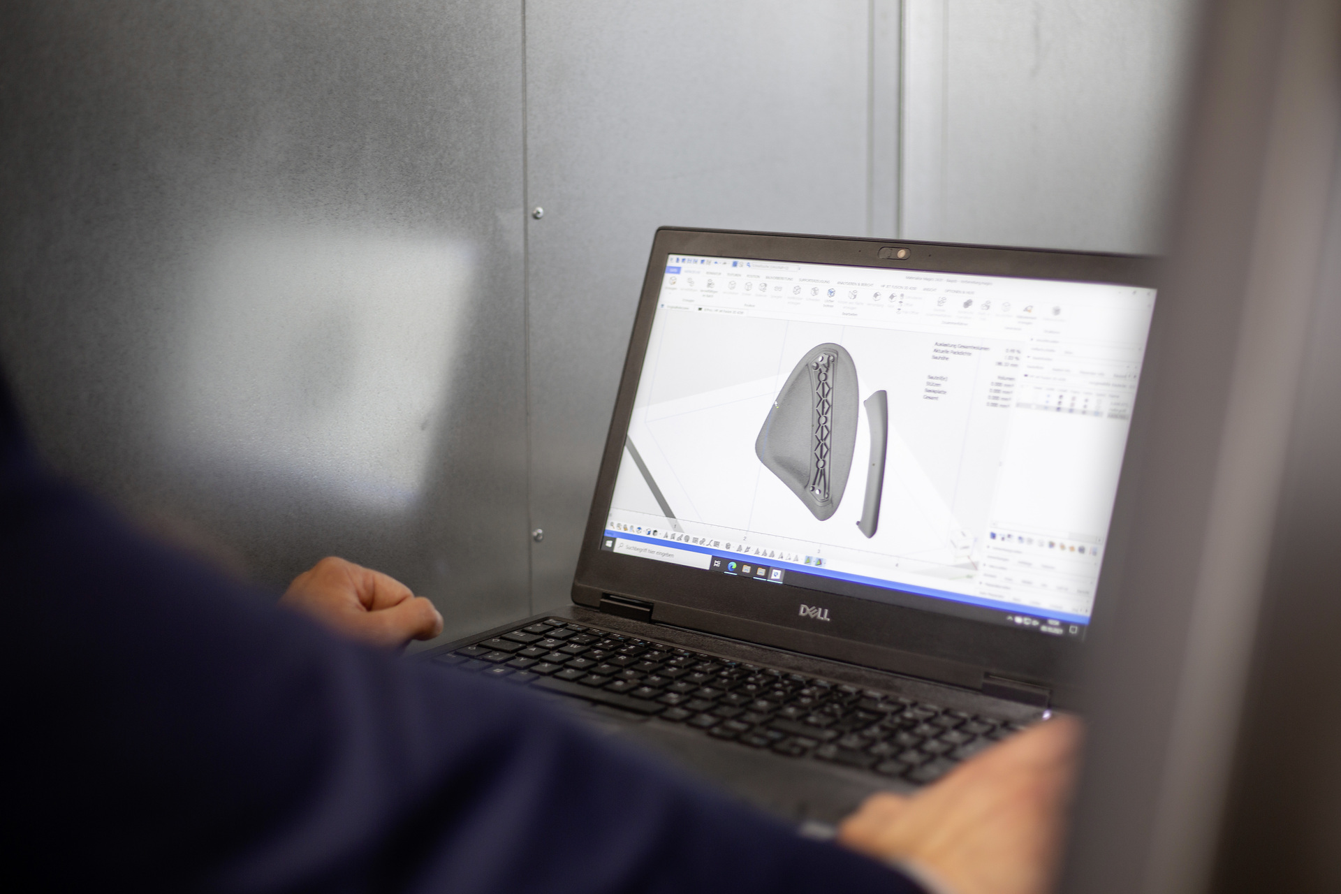 3D-Druck Lizenzmanagement Daimler Buses revolutioniert den Teileservice: Zukünftig können Busunternehmen und Servicepartner Ersatzteile per 3D Druck selbst anfertigen