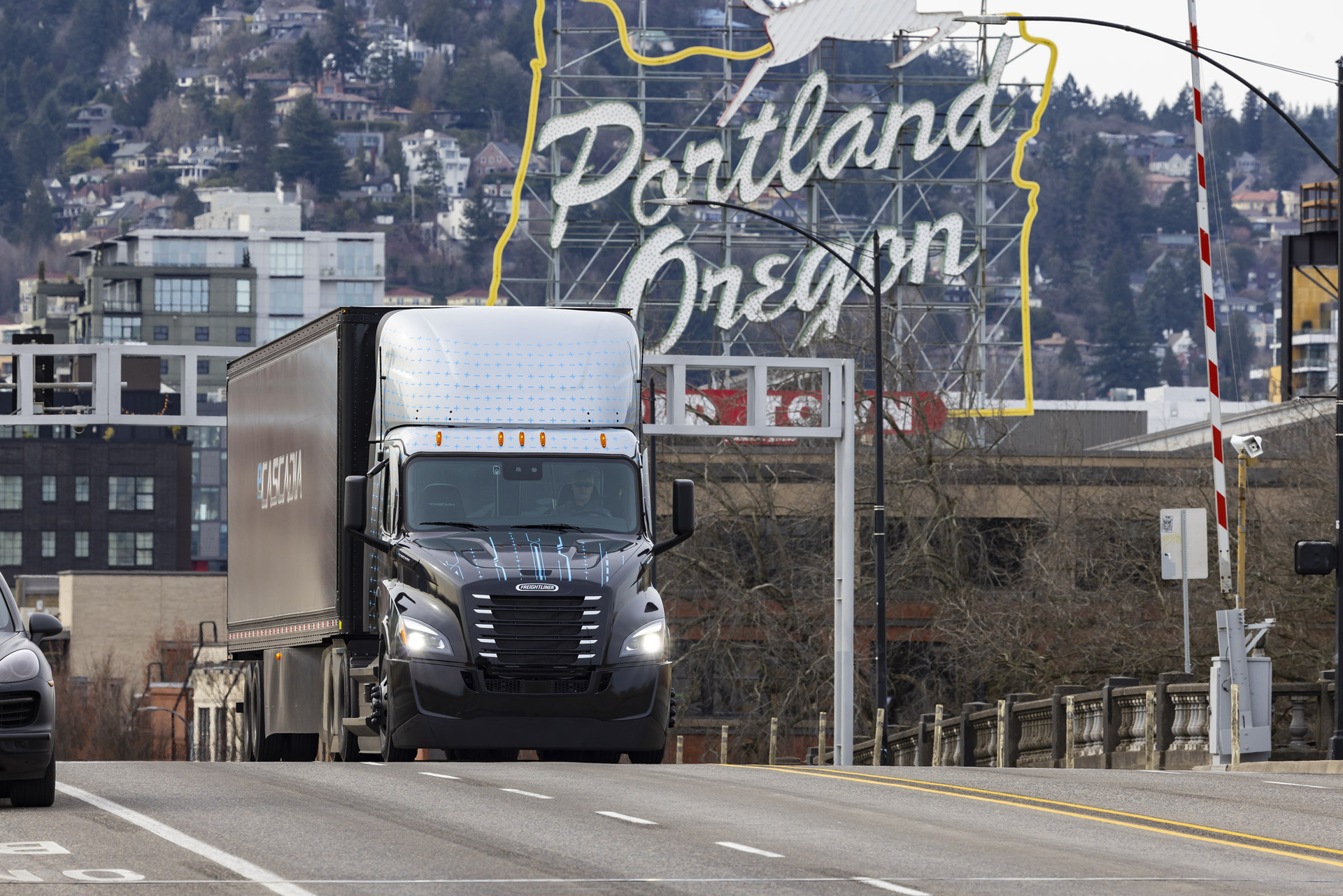 Über eine Millionen Testmeilen: Daimler Truck bringt elektrischen Freightliner Cascadia in Nordamerika in Serie