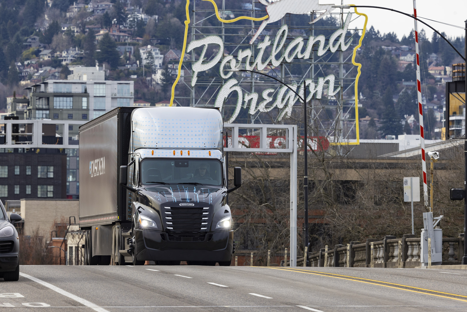 Daimler Truck’s million-mile tested all-electric Freightliner eCascadia enters series production in North America