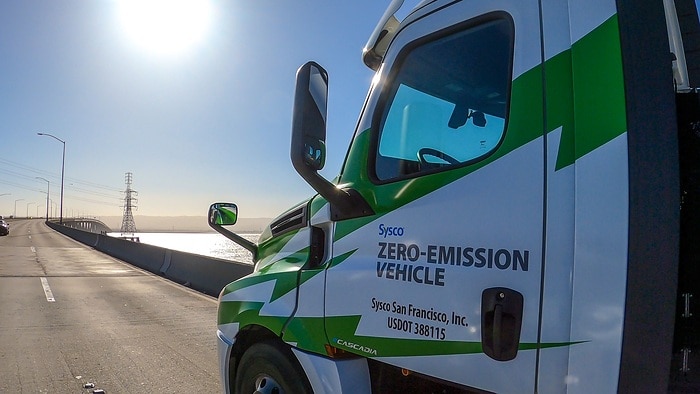 Daimler Truck North America: Sysco beabsichtig den Kauf von bis zu 800 batterie-elektrischen Freightliner eCascadia