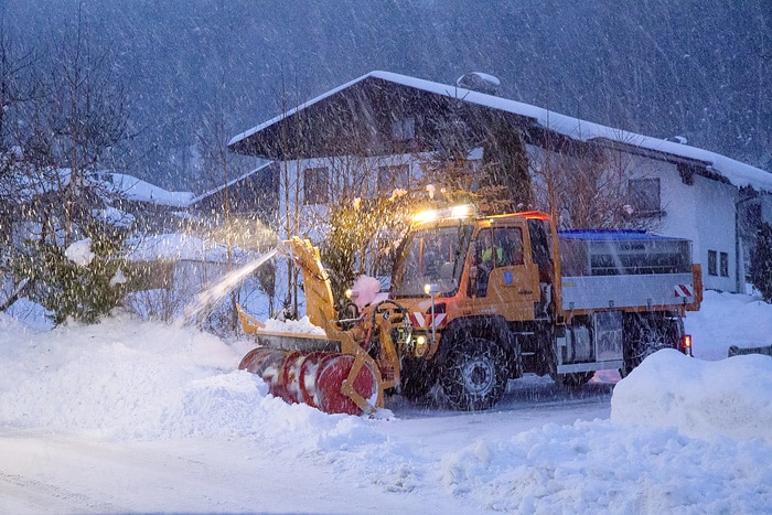 Die Universallösung gegen Schnee und Glätte: der Unimog U 500 mit Winterdienstausrüstung