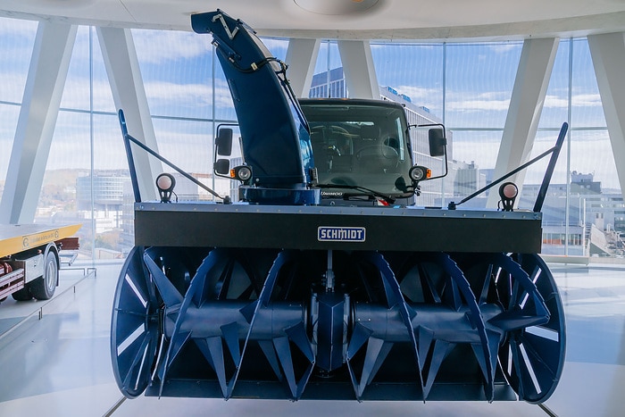 Die Universallösung gegen Schnee und Glätte: der Unimog U 500 mit Winterdienstausrüstung