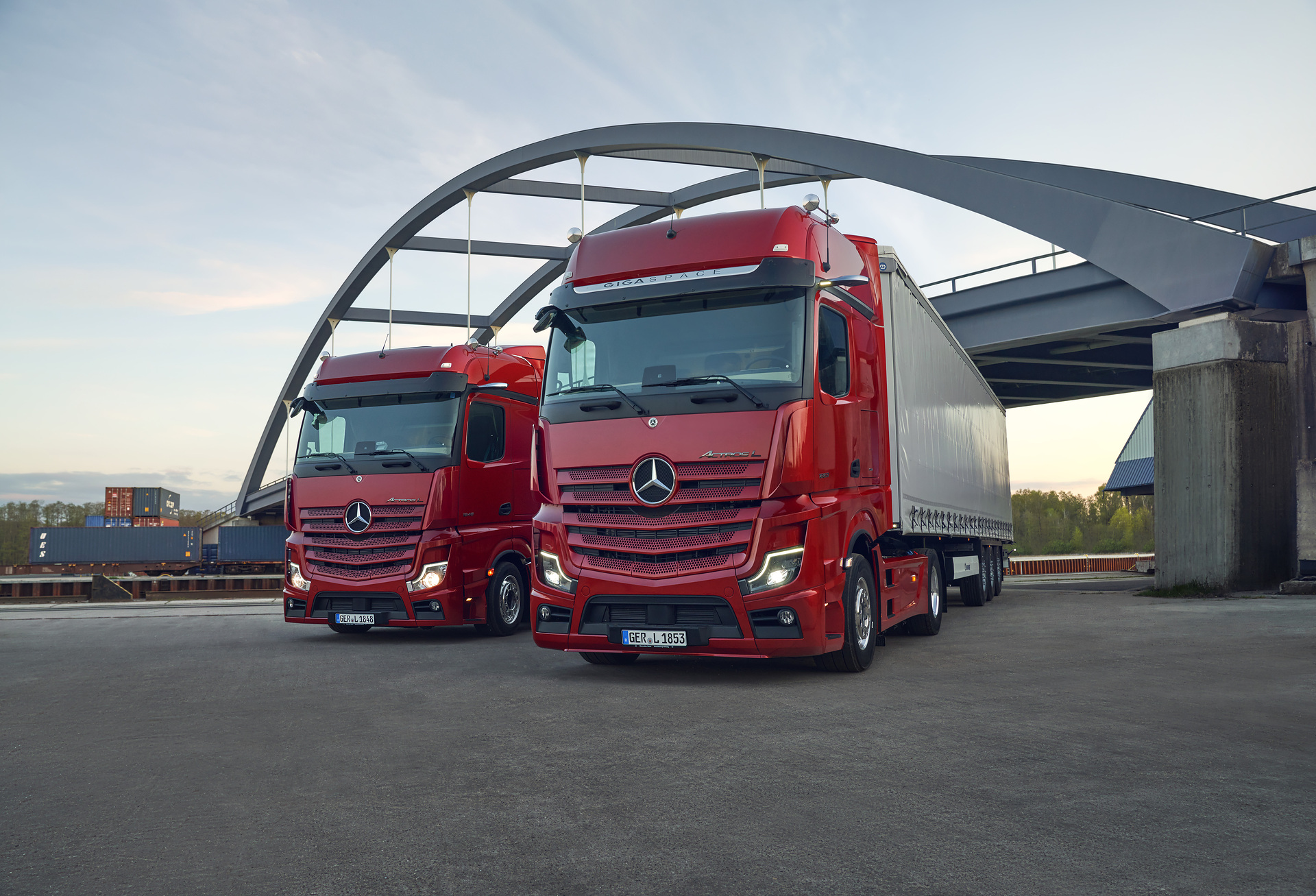 ETM Award Gewinner: Mercedes-Benz Actros L So sehen Sieger aus: Nutzfahrzeuge der Daimler Truck AG gewinnen ETM Awards 2022 in acht Kategorien