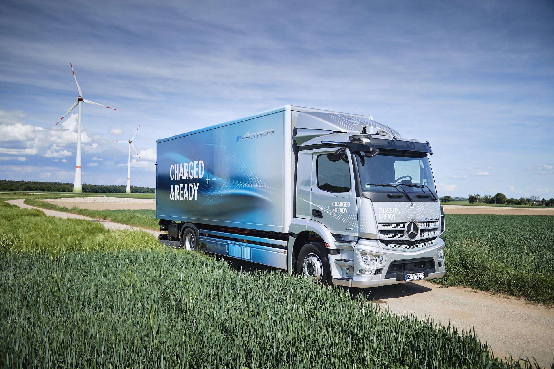 This is what champions look like: Commercial vehicles from Daimler Truck AG win ETM Awards 2022 in eight categories
