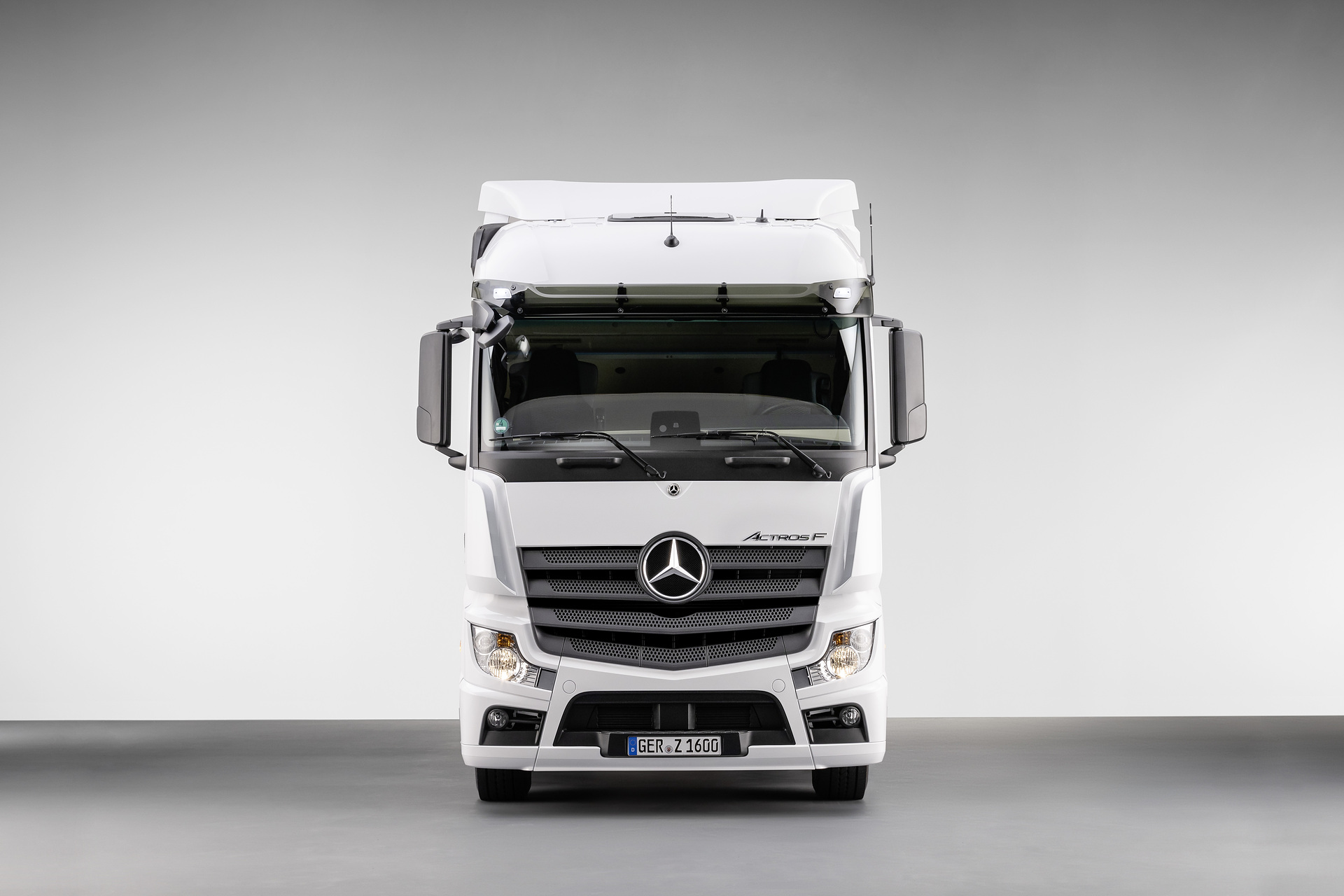 This is what champions look like: Commercial vehicles from Daimler Truck AG win ETM Awards 2022 in eight categories
