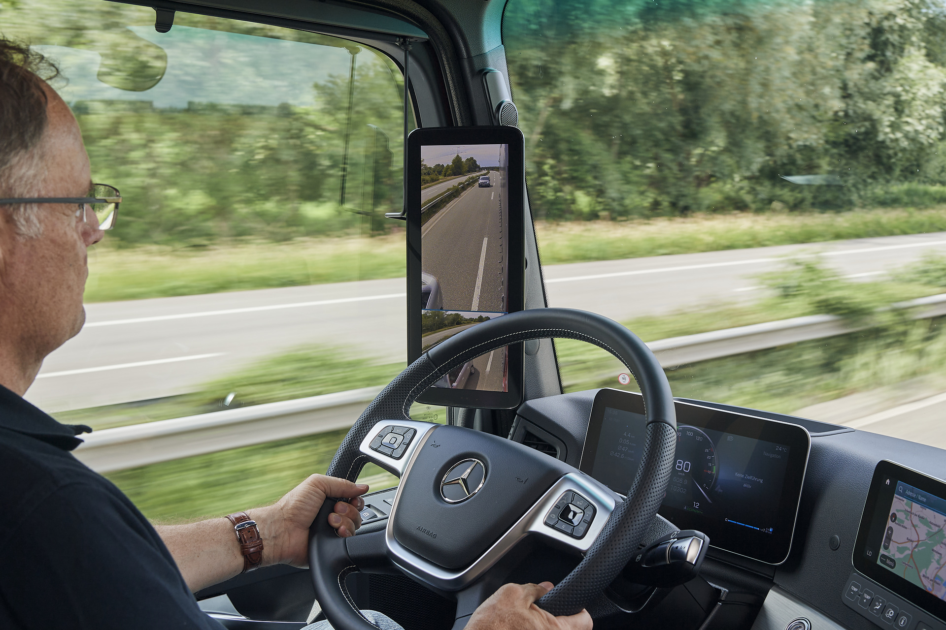 Mercedes-Benz Trucks Driving Experience Mercedes-Benz Trucks präsentiert auf der bauma 2022 maßgeschneiderte integrierte Lösungen für den Bauverkehr