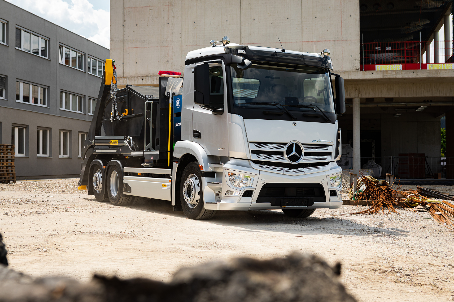 Mercedes-Benz Trucks präsentiert auf der bauma 2022 maßgeschneiderte integrierte Lösungen für den Bauverkehr Mercedes-Benz Trucks präsentiert auf der bauma 2022 maßgeschneiderte integrierte Lösungen für den Bauverkehr