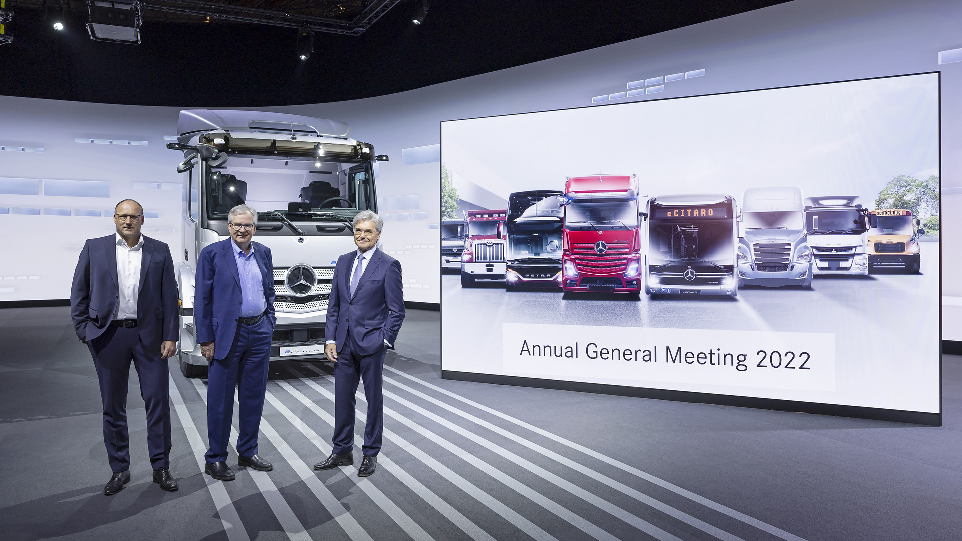 Daimler Truck Holding AG's First Annual General Meeting. (from left to right) Jochen Goetz, Member of the Board of Management of Daimler Truck Holding AG, responsible for Finance and Controlling; Martin Daum, Chairman of the Board of Management of Daimler Truck Holding AG; Joe Kaeser, Chairman of the Supervisory Board of Daimler Truck Holding AG. Daimler Truck Holding AG's First Annual General Meeting