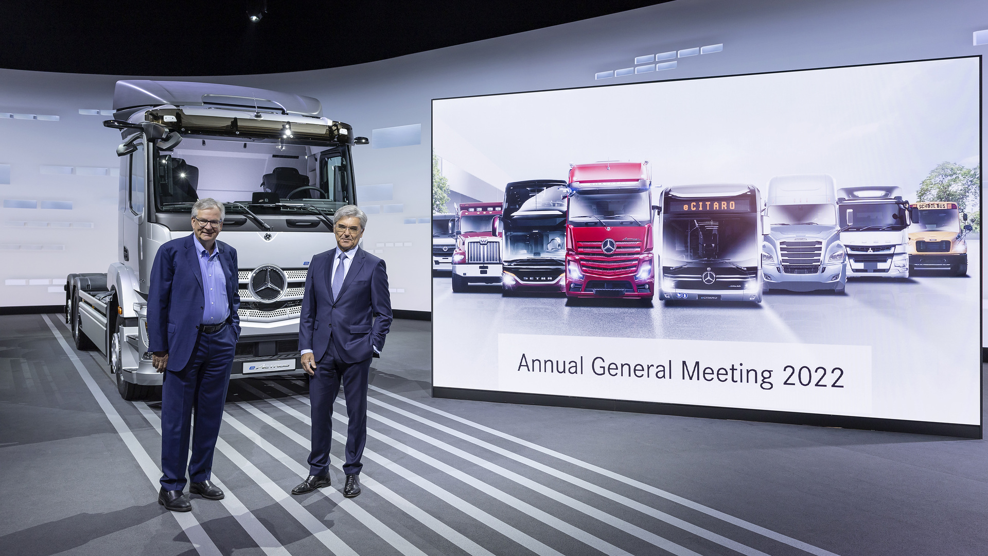 (from left to right) Martin Daum, Chairman of the Board of Management of Daimler Truck Holding AG; Joe Kaeser, Chairman of the Supervisory Board of Daimler Truck Holding AG Annual General Meeting: Daimler Truck reaffirms leadership claim on the road to sustainable transportation