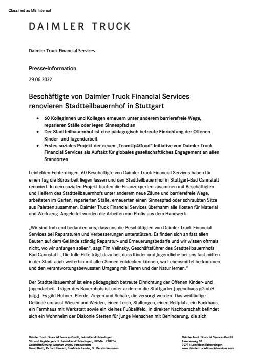 Beschäftigte von Daimler Truck Financial Services renovieren Stadtteilbauernhof in Stuttgart