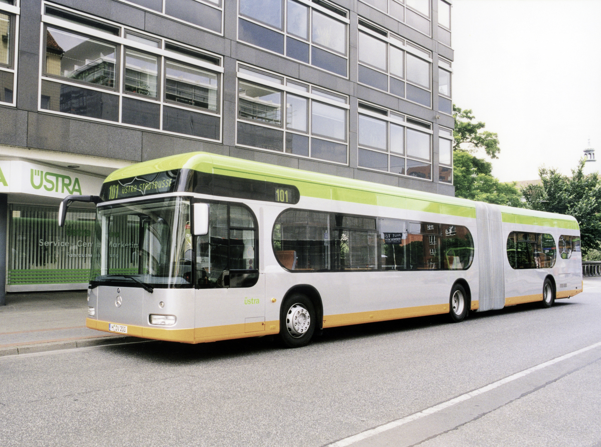 Daimler Buses feiert 25 Jahre Stadtbus-Bestseller Mercedes-Benz Citaro