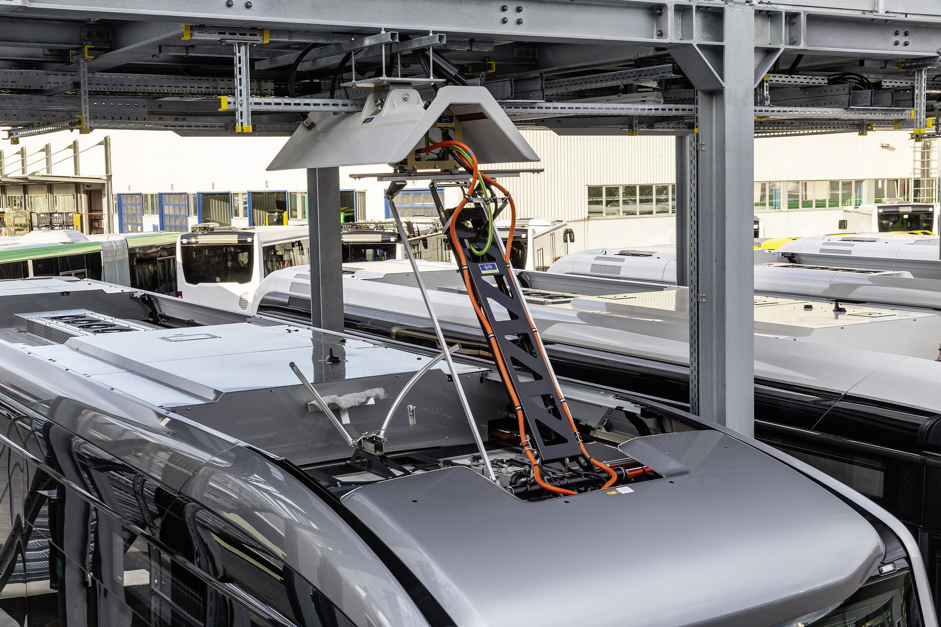 Neue zentrale Stromtankstelle im Omnibuswerk Mannheim für Mercedes-Benz eCitaro mit vollelektrischem Antrieb, Anschlussleistung: 1,2 Megawatt, 4 Stellplätze für Steckerladung, Pantograf und Ladeschiene Nach intensiven Tests: Die Regionalen Verkehrsbetriebe Baden-Wettingen (RVBW) AG in der Schweiz setzen auf den Mercedes-Benz eCitaro einschließlich Lade-Infrastruktur als schlüsselfertige Lösung