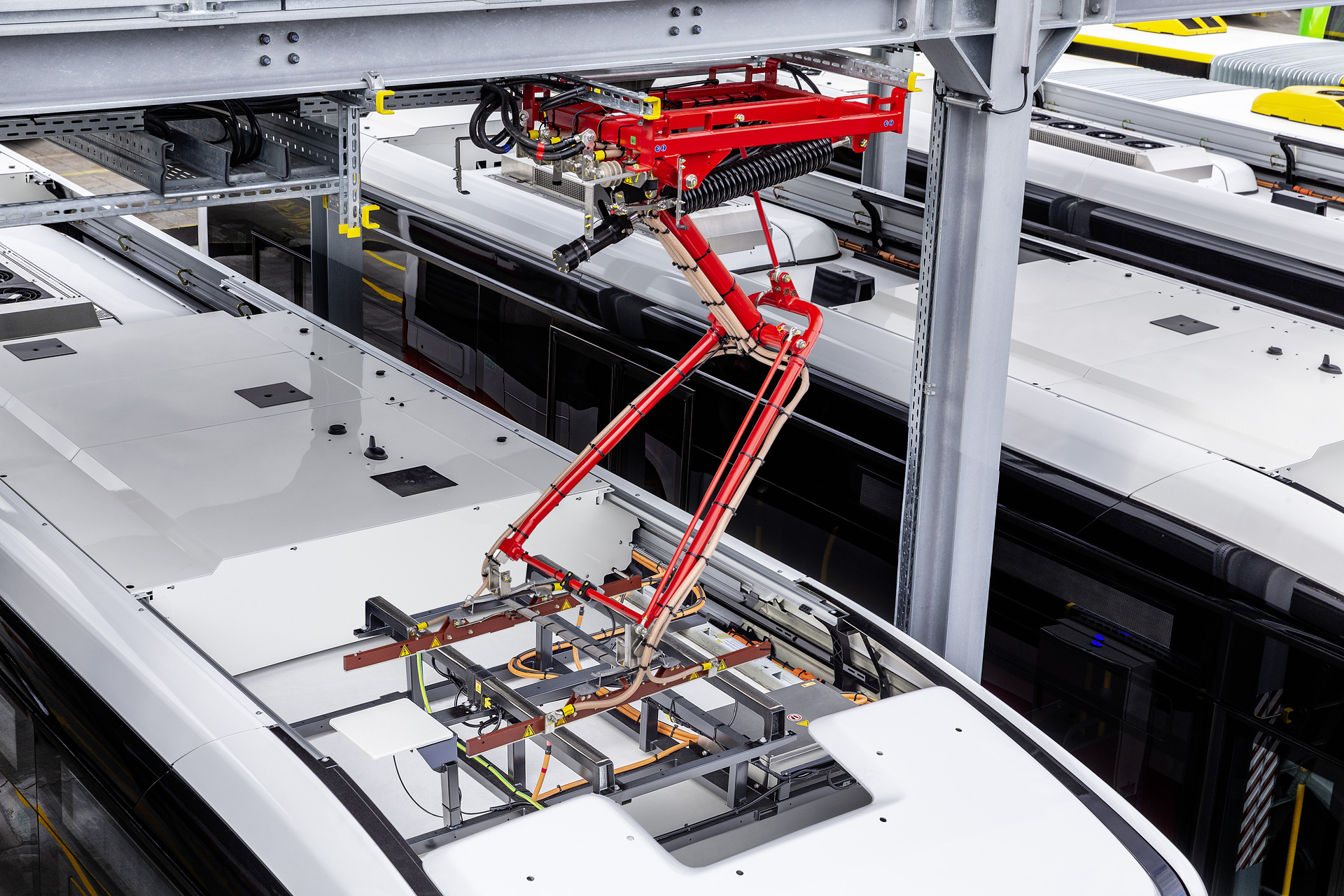 Neue zentrale Stromtankstelle im Omnibuswerk Mannheim für Mercedes-Benz eCitaro mit vollelektrischem Antrieb, Anschlussleistung: 1,2 Megawatt, 4 Stellplätze für Steckerladung, Pantograf und Ladeschiene Nach intensiven Tests: Die Regionalen Verkehrsbetriebe Baden-Wettingen (RVBW) AG in der Schweiz setzen auf den Mercedes-Benz eCitaro einschließlich Lade-Infrastruktur als schlüsselfertige Lösung