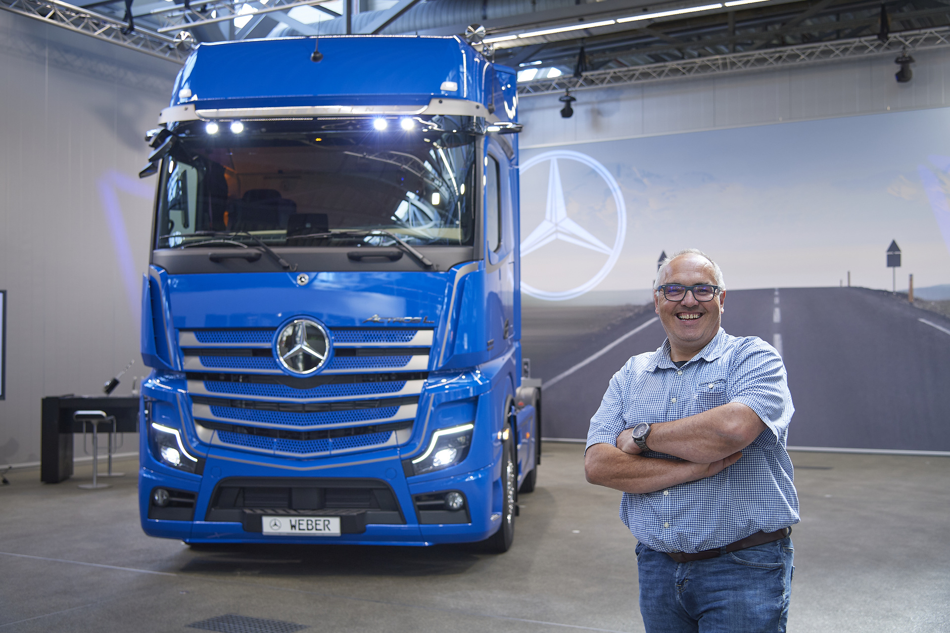 Uebergabe Actros L Driver Extent+ an WEBER Maschinenbau Oliver Ochs holt sein Sondermodell Mercedes-Benz Actros L Driver Extent+ ab