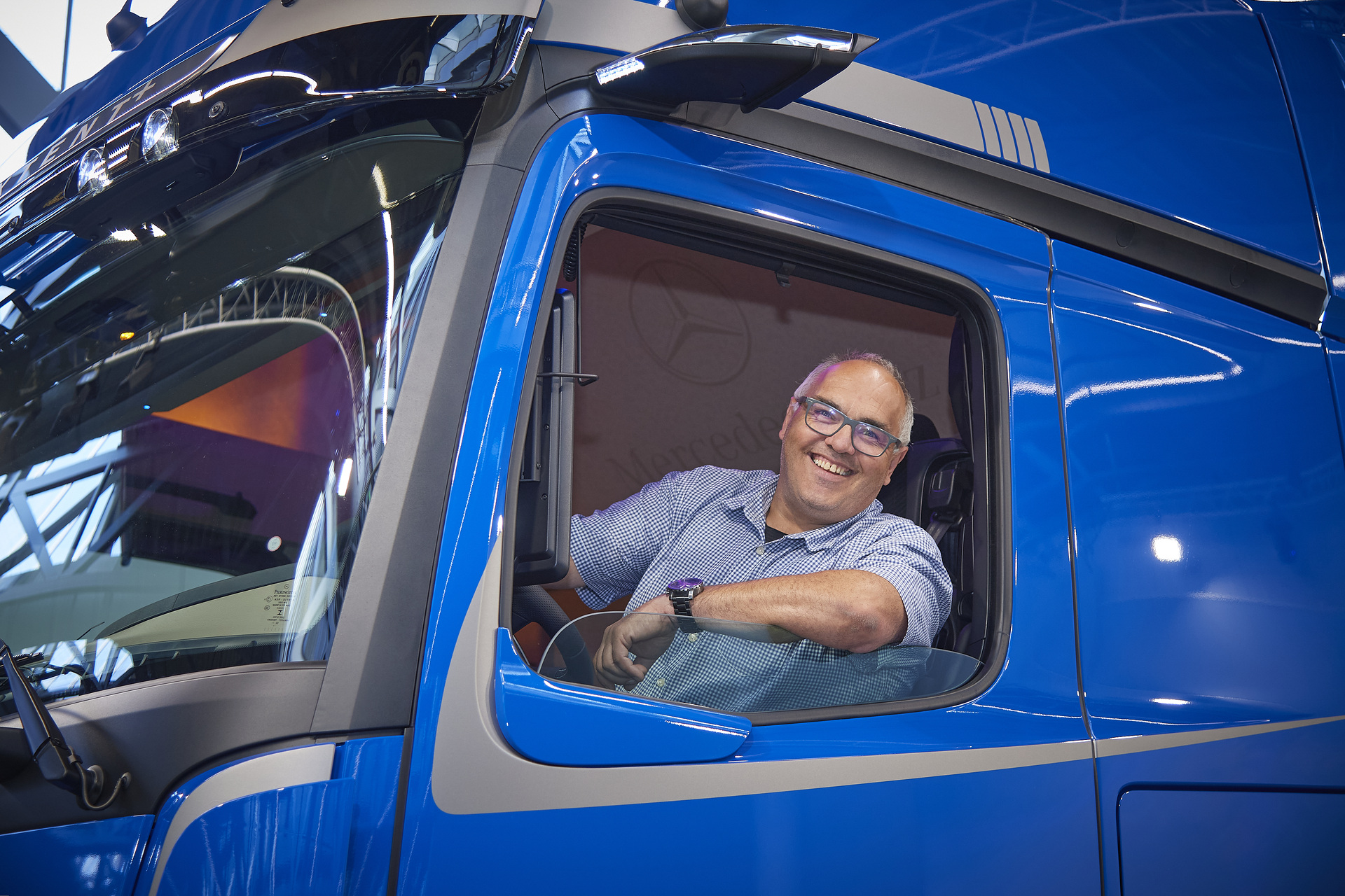 Oliver Ochs holt sein Sondermodell Mercedes-Benz Actros L Driver Extent+ ab