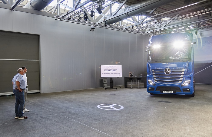 Oliver Ochs holt sein Sondermodell Mercedes-Benz Actros L Driver Extent+ ab