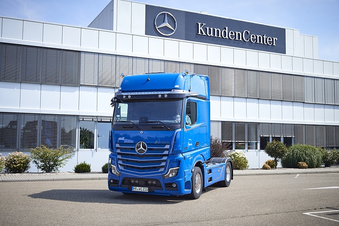 Oliver Ochs holt sein Sondermodell Mercedes-Benz Actros L Driver Extent+ ab