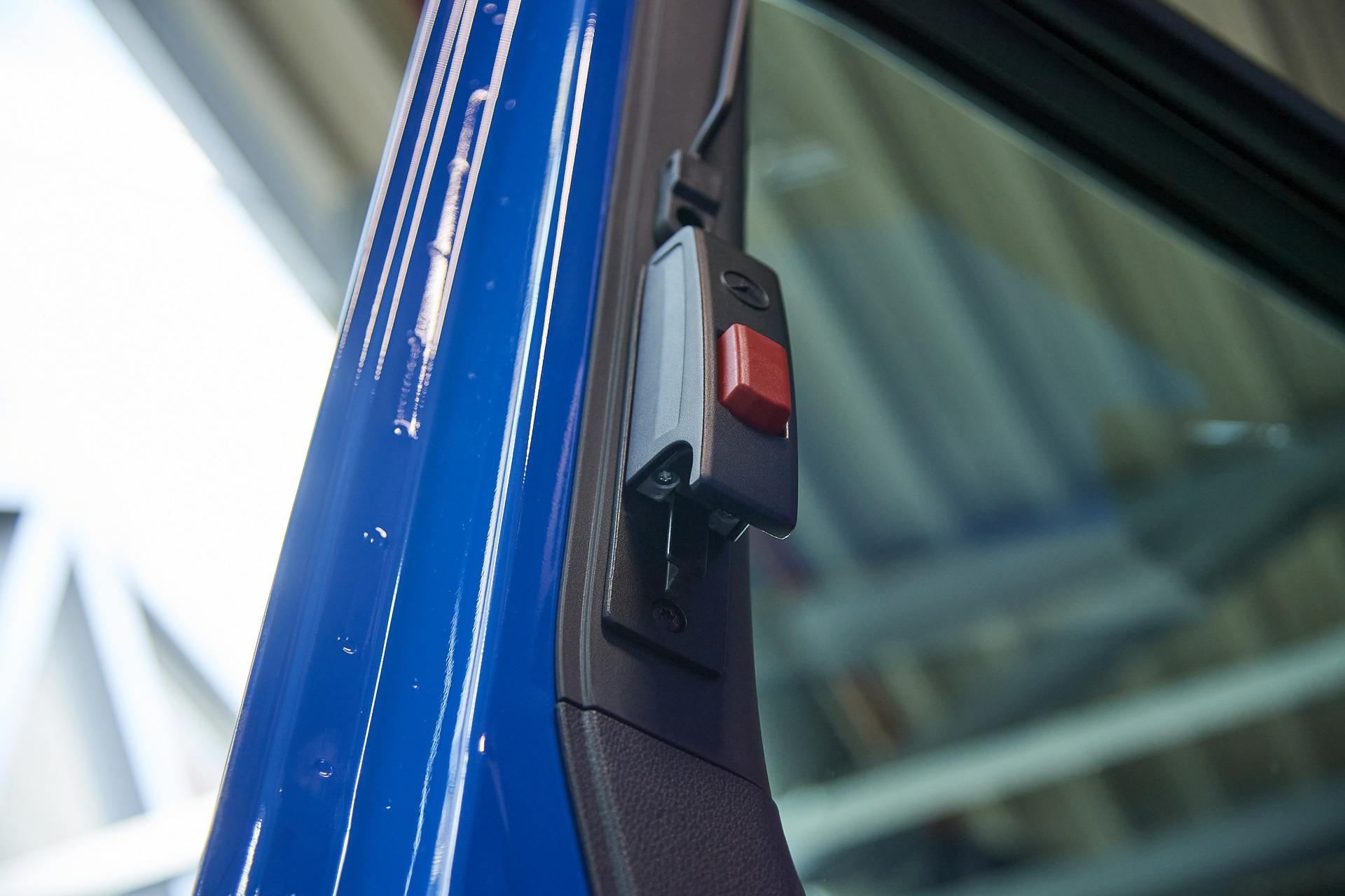 Cablock Einbruchsicherung Oliver Ochs holt sein Sondermodell Mercedes-Benz Actros L Driver Extent+ ab