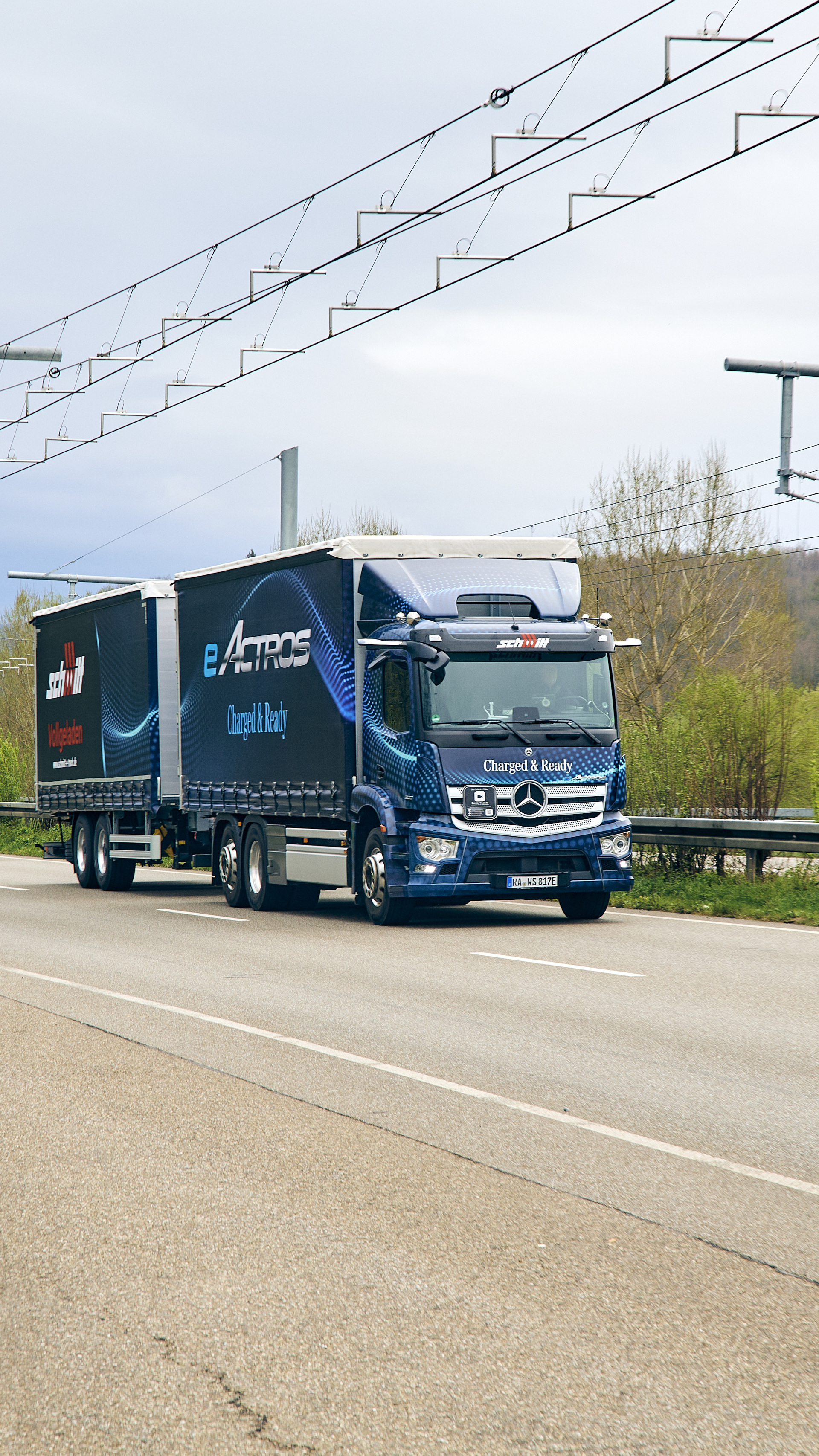 40 Tonnen Gesamtgewicht: Batterieelektrischer eActros fährt jetzt mit Anhänger im Nordschwarzwald 40 Tonnen Gesamtgewicht: batterieelektrischer eActros fährt jetzt mit Anhänger im Nordschwarzwald