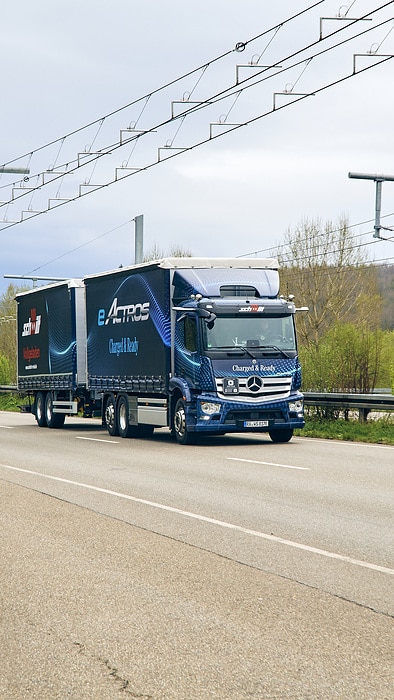 40 Tonnen Gesamtgewicht: batterieelektrischer eActros fährt jetzt mit Anhänger im Nordschwarzwald