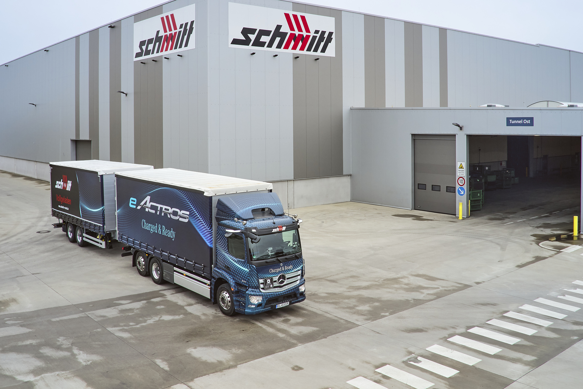 40 Tonnen Gesamtgewicht: Batterieelektrischer eActros fährt jetzt mit Anhänger im Nordschwarzwald 40 Tonnen Gesamtgewicht: batterieelektrischer eActros fährt jetzt mit Anhänger im Nordschwarzwald
