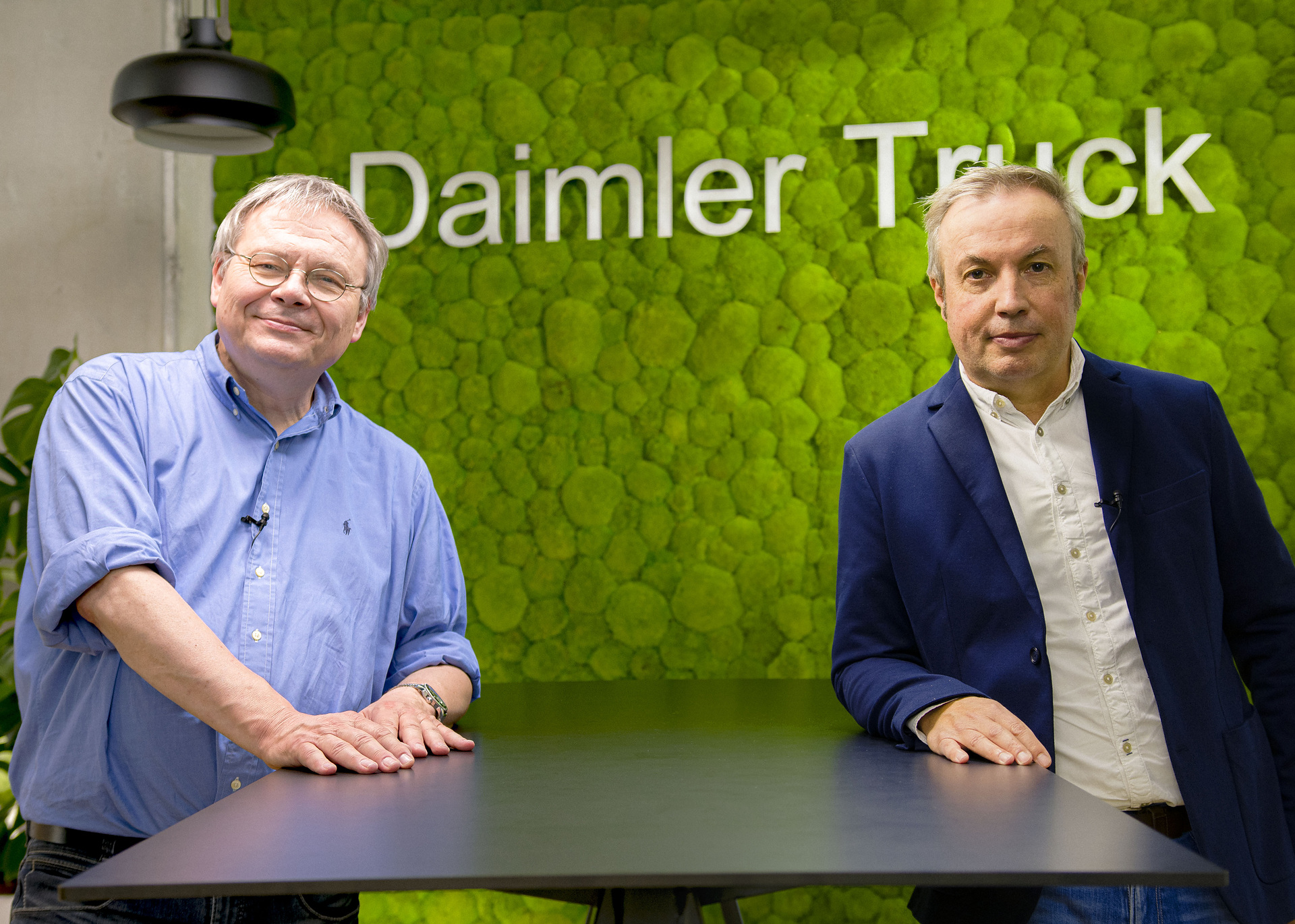 „Unsere Beschäftigten sind das Herzstück des Unternehmens“. Personalvorstand Jürgen Hartwig spricht im „be a mover Talk“ mit Jörg Howe über Daimler Truck als attraktiven Arbeitgeber, die Suche nach jungen Talenten und das emissionsfreie Fahre