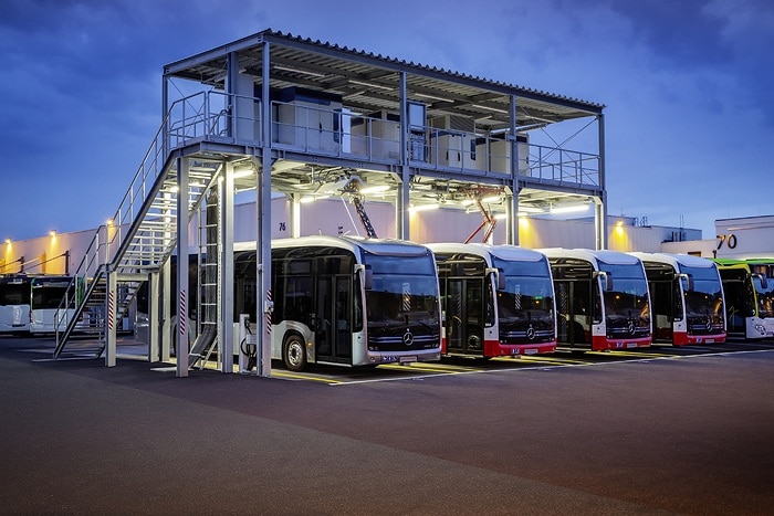 Sterne funkeln in Hamburg 100. Mercedes-Benz eCitaro an die Hamburger Hochbahn AG ausgeliefert