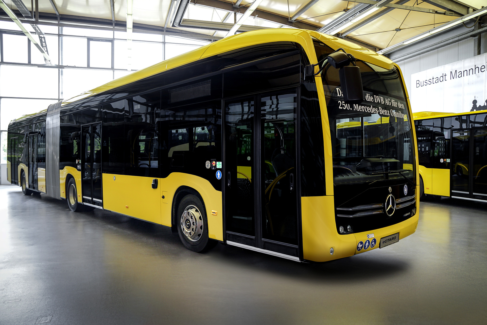 Dresden steht unter Strom Verkehrsbetriebe der Landeshauptstadt stellen Buslinie 68 mit Mercedes-Benz eCitaro auf Elektrobetrieb um