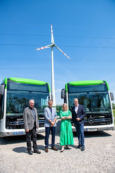 Premiere in Austria: Eleven Mercedes-Benz eCitaros ready to hit the road on their first route in the southern Weinviertel region