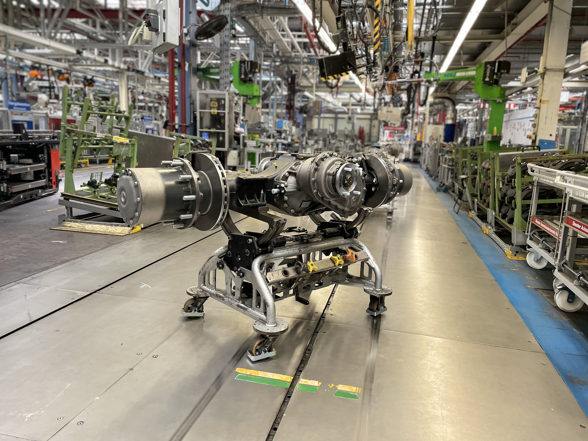 Jubiläum: 3.000.000 Außenplanetenachsen im Mercedes-Benz Werk Gaggenau montiert Jubiläum: 3.000.000 Außenplanetenachsen im Mercedes-Benz Werk Gaggenau montiert