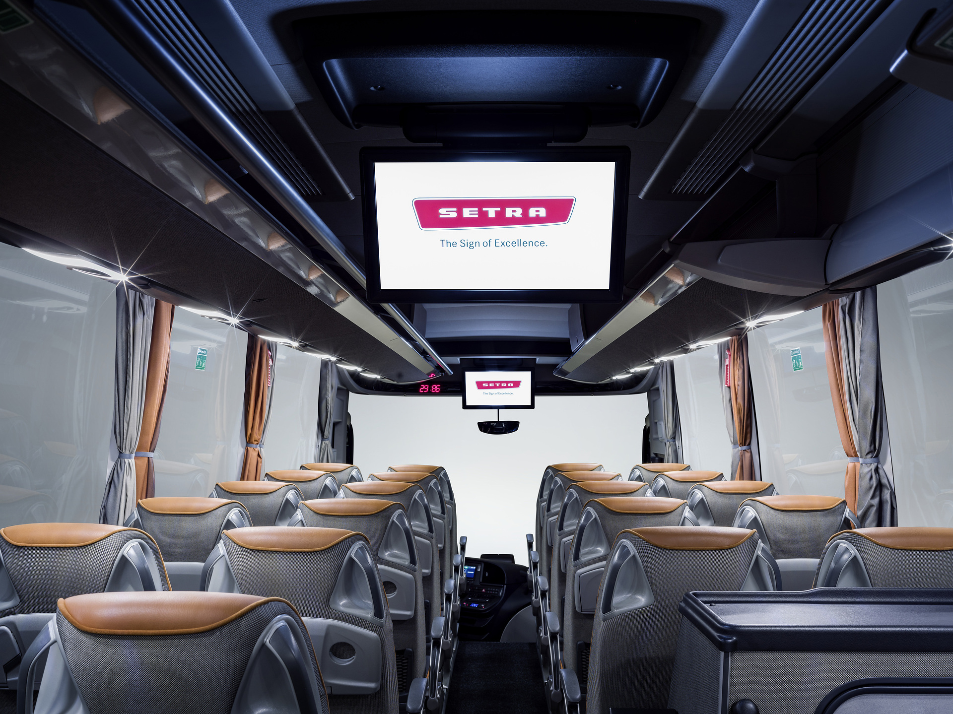 Setra Reisebusse 2022, Setra ComfortClass 515 HD, Interieur, karo kupfer, OM 470 mit 335 kW (456 PS), 10,7 L Hubraum, 8-Gang Mercedes PowerShift 3, Cockpit Comfort, Active Brake Assist 5, Predictive Powertrain Control, Active Drive Assist 2, Driver Score, Spur-Assistant, Sideguard Assist, 360 Grad Kamera, Länge/Breite/Höhe: 12.295/2.550/3.770 mm, Bestuhlung: 1/44 Setra ComfortClass