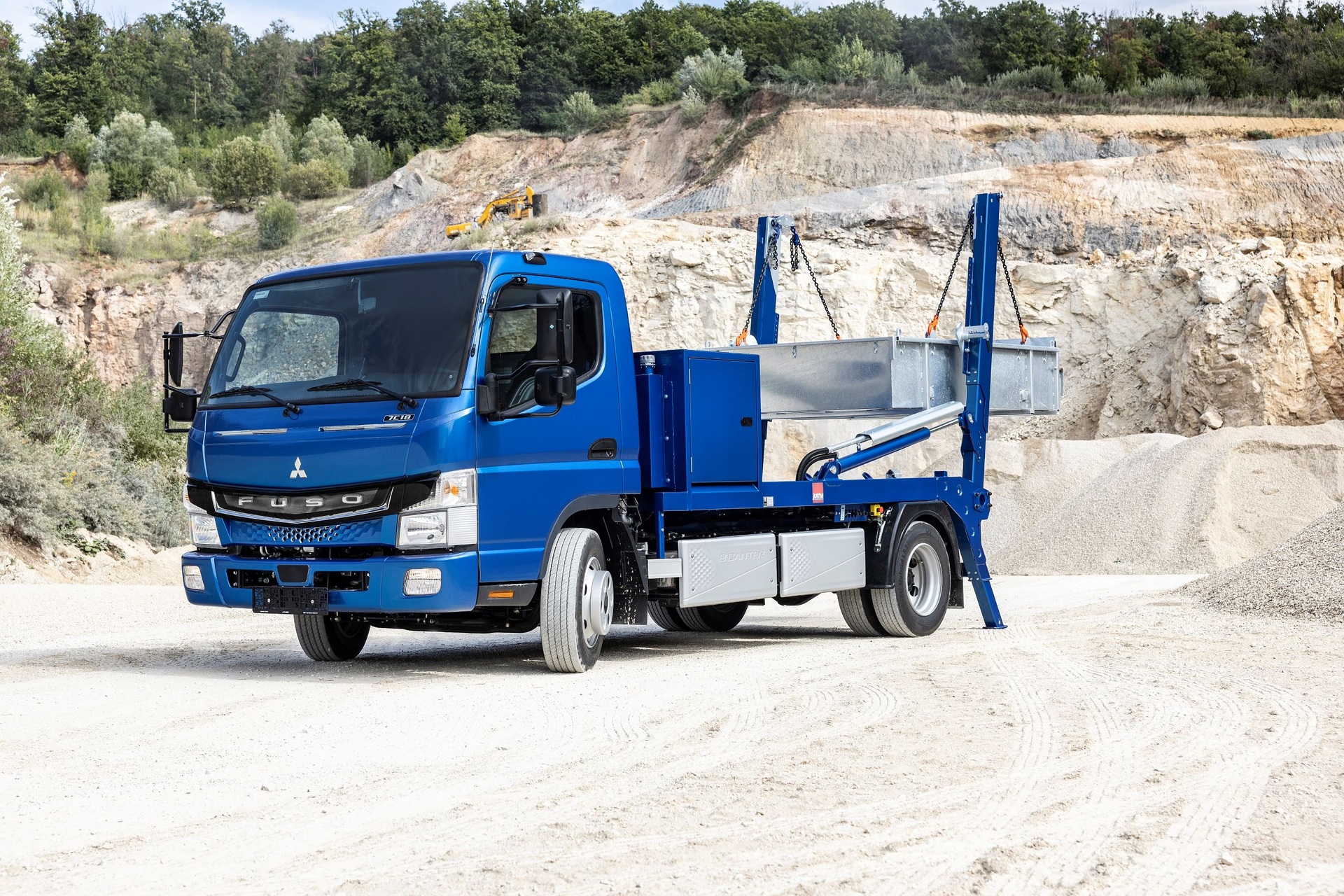 Auf vertrautem Terrain: Der FUSO Canter im Garten- und Landschaftsbau Auf vertrautem Terrain: Der FUSO Canter im Garten- und Landschaftsbau