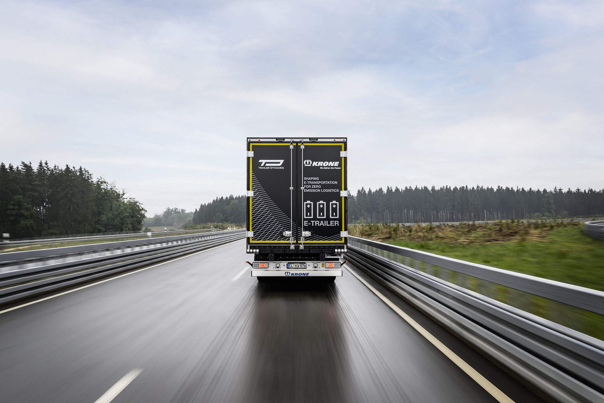 Mercedes-Benz eActros LongHaul with eTrailer