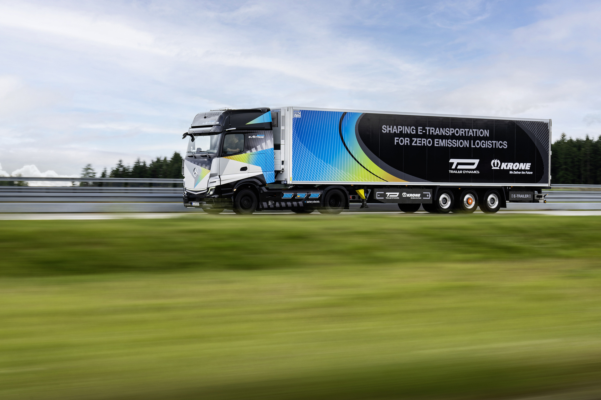 Mercedes-Benz eActros LongHaul mit eTrailer