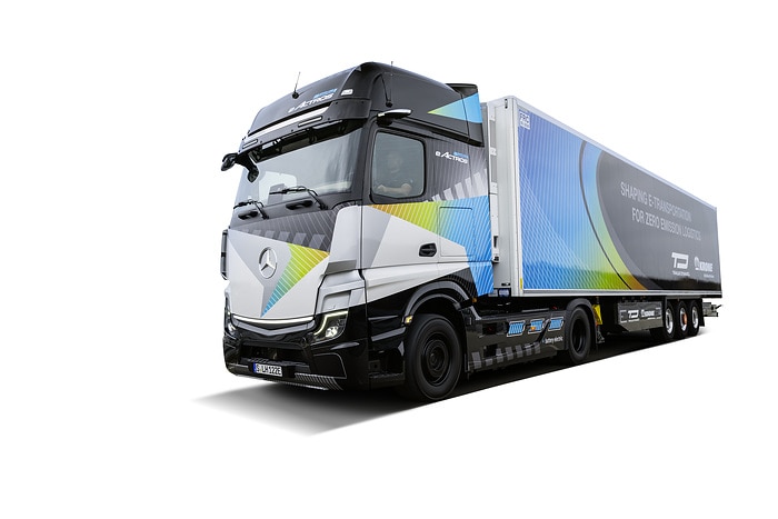 Mercedes-Benz eActros LongHaul mit eTrailer