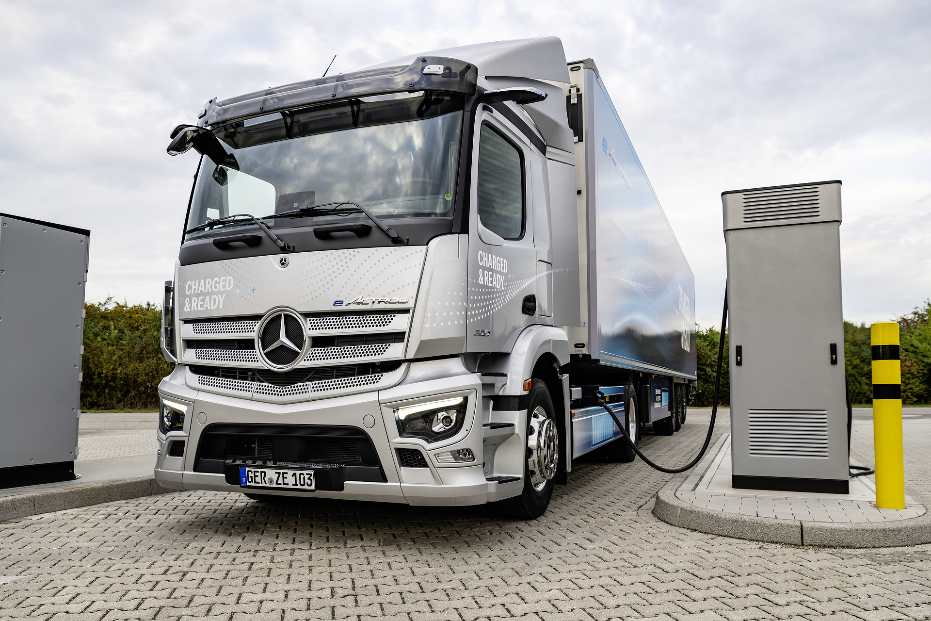 Mercedes-Benz eActros 300 Sattelzugmaschine Mercedes-Benz eActros 300 Sattelzugmaschine