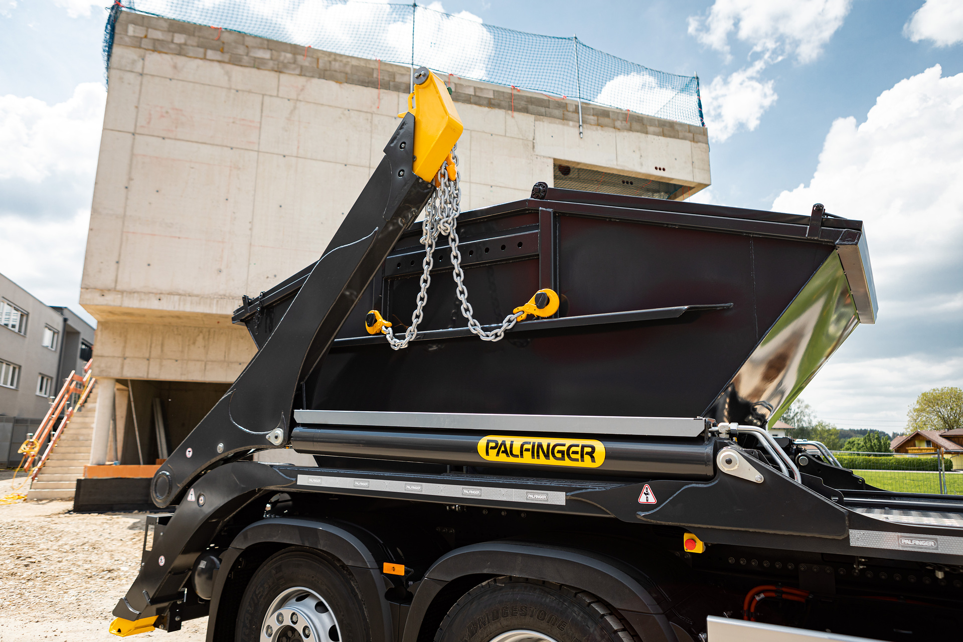 eActros and electrified tipper solutions from MEILLER and PALFINGER