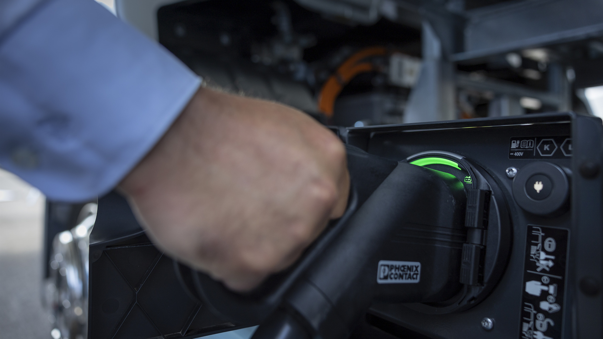 Einfacher Einstieg in die E-Mobilität: Mercedes-Benz Trucks eröffnet Ladepark für Kunden in Wörth eConsulting