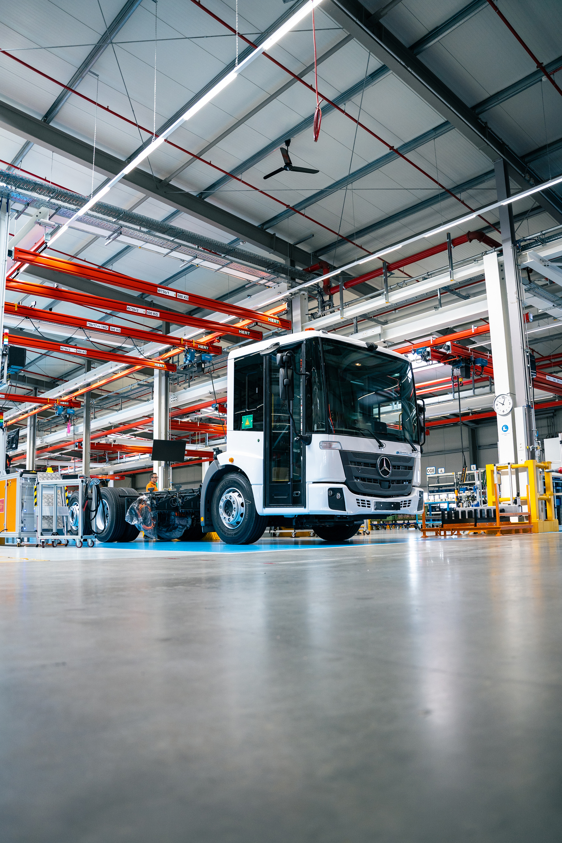 Elektrisch in Serie: Der Mercedes-Benz eEconic rollt im Werk Wörth vom Band Produktion eActros und eEconic