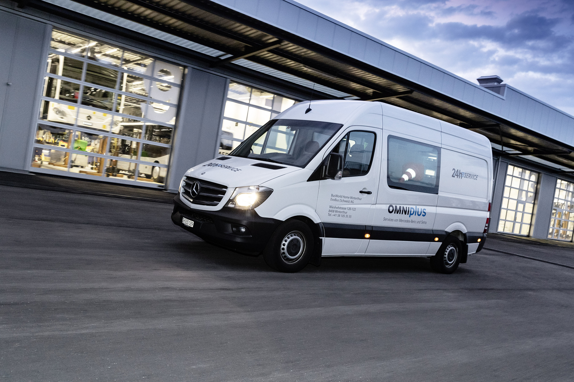 EvoBus (Schweiz) AG, Busworld Home, OMNIplus, 24-hour service. Omniplus