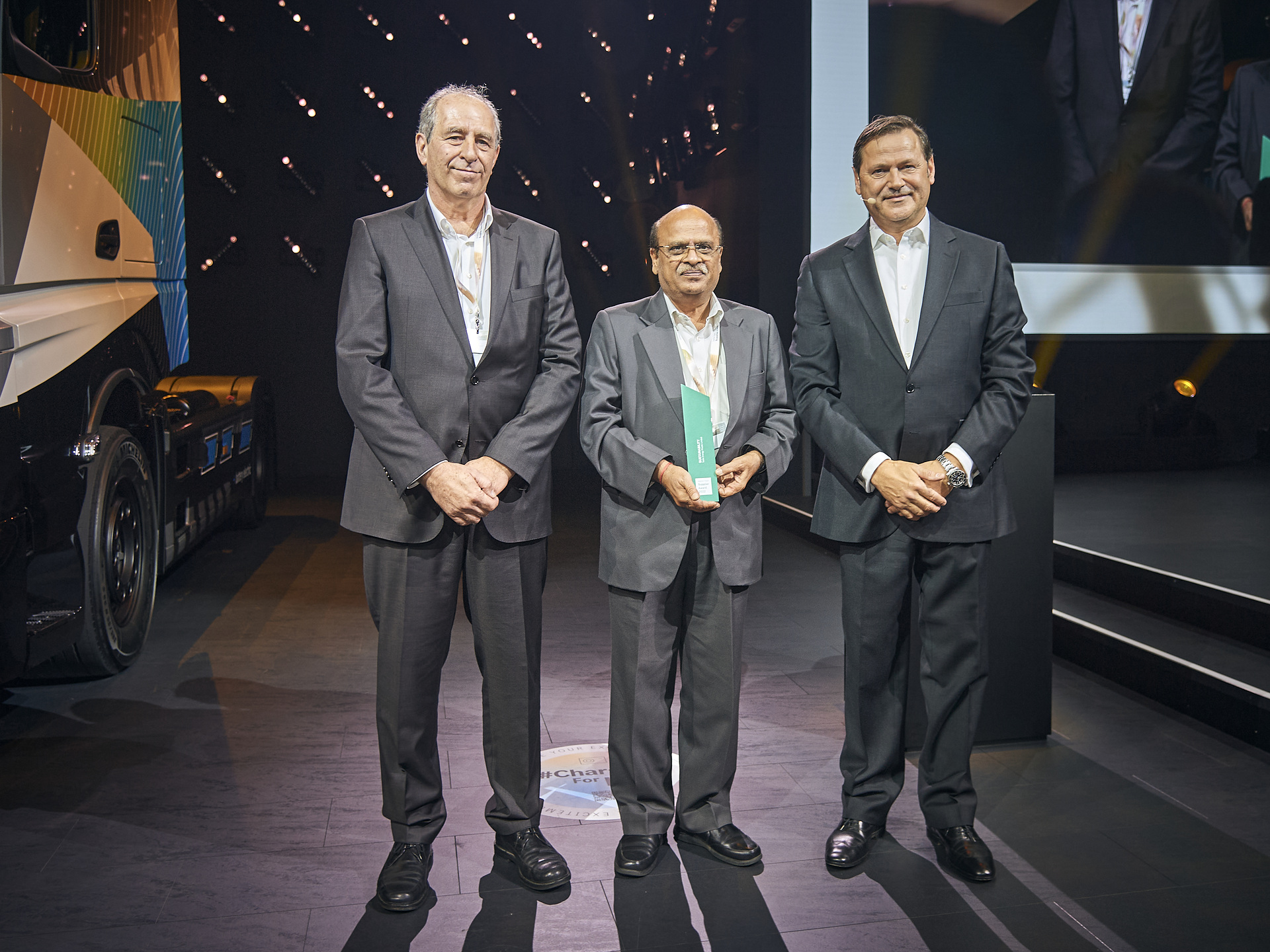 Winner Category Sustainability: Turbo Energy Limited. Awarded for a particularly comprehensive and holistic approach to sustainability and Co2 reduction in the production of turbochargers. F.l.t.r.: Prof. Dr. Hans-Peter Schmalzl (General Manager, Turbo Energy), Ravisankar Rao (Senior Vice President Marketing, Turbo Energy), Marcus Schoenenberg (CPO, Daimler Truck AG). Daimler Truck AG presents its Supplier Award for the first time as an independent company