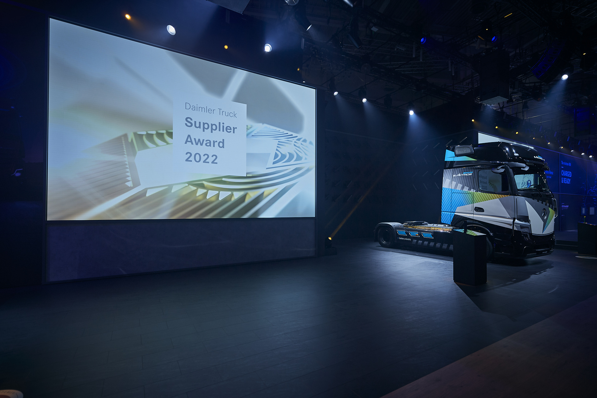 Daimler Truck presents its Supplier Award for the first time as an independent company. Daimler Truck AG presents its Supplier Award for the first time as an independent company