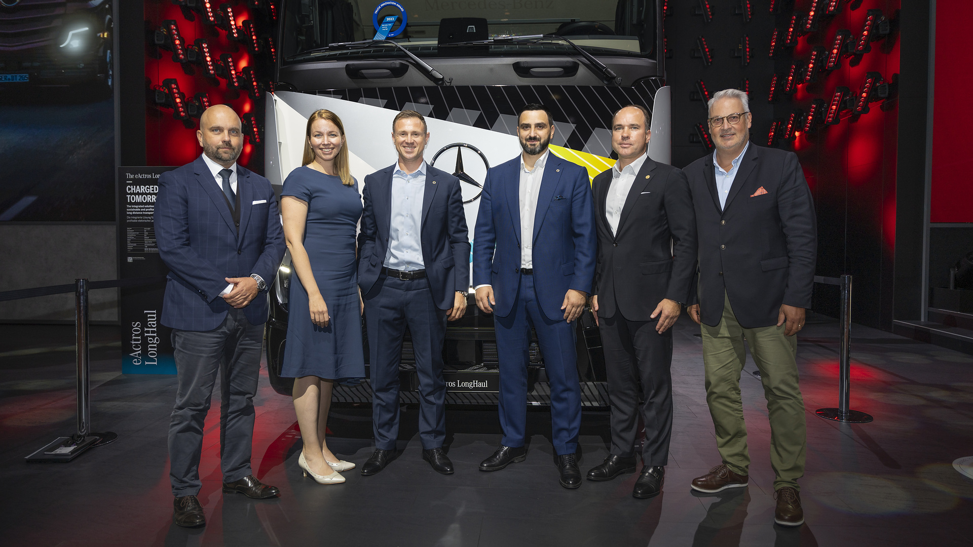 From left to right: Dr. Karel Knap, Head of Global Key Account Management Mercedes-Benz Trucks; Stina Fagerman, Head of Sales, Marketing und Services Mercedes-Benz Trucks; Siegfried Hegelmann, Managing Shareholder Hegelmann Group; Anton Hegelmann, Managing Shareholder Hegelmann Group; Tomas Jurgelevičius, General Manager Hegelmann Group; Jean-Marc Diss, Head of Region Europa Mercedes-Benz Trucks Mercedes-Benz Trucks and Hegelmann Group sign Letter of Intent: Order for 50 battery-electric long-haul trucks