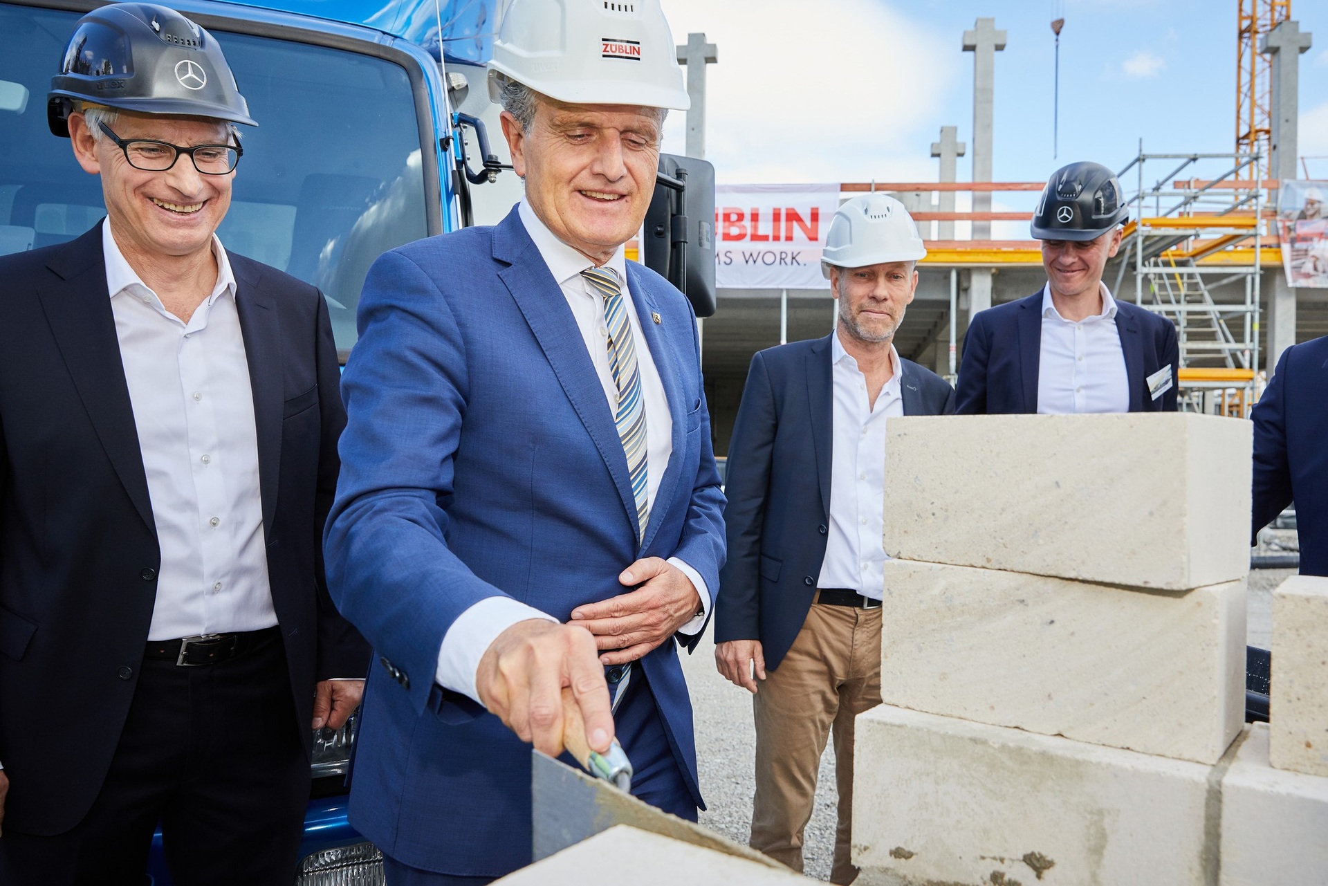 Groundbreaking ceremony: Daimler Truck establishes new location for sales and services of trucks and buses in Stuttgart
