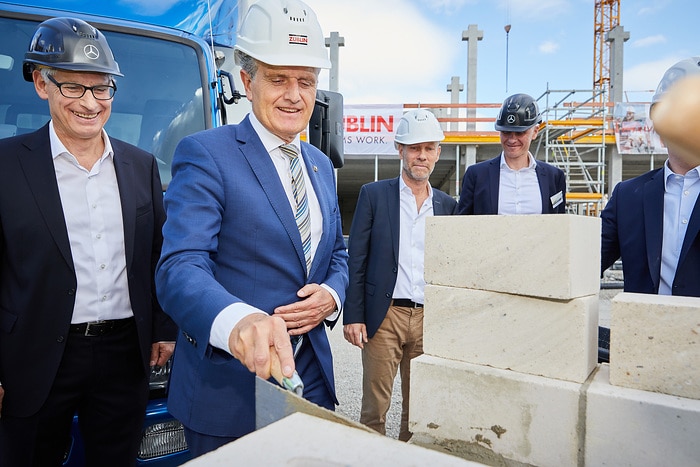 Groundbreaking ceremony: Daimler Truck establishes new location for sales and services of trucks and buses in Stuttgart