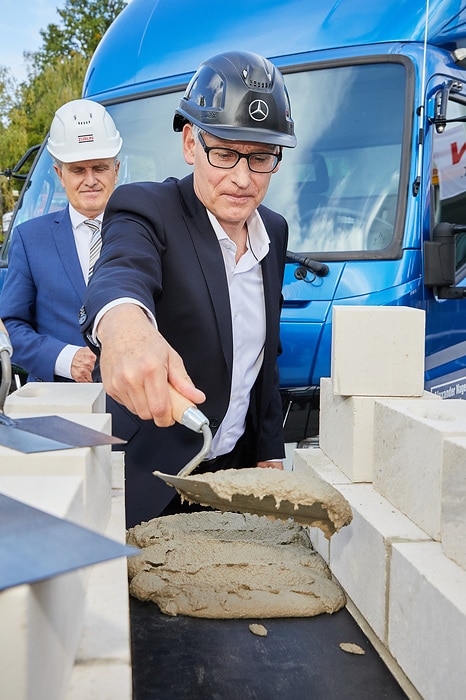 Daimler Truck errichtet neuen Standort für Vertrieb und Service von Lkw und Bussen in Stuttgart