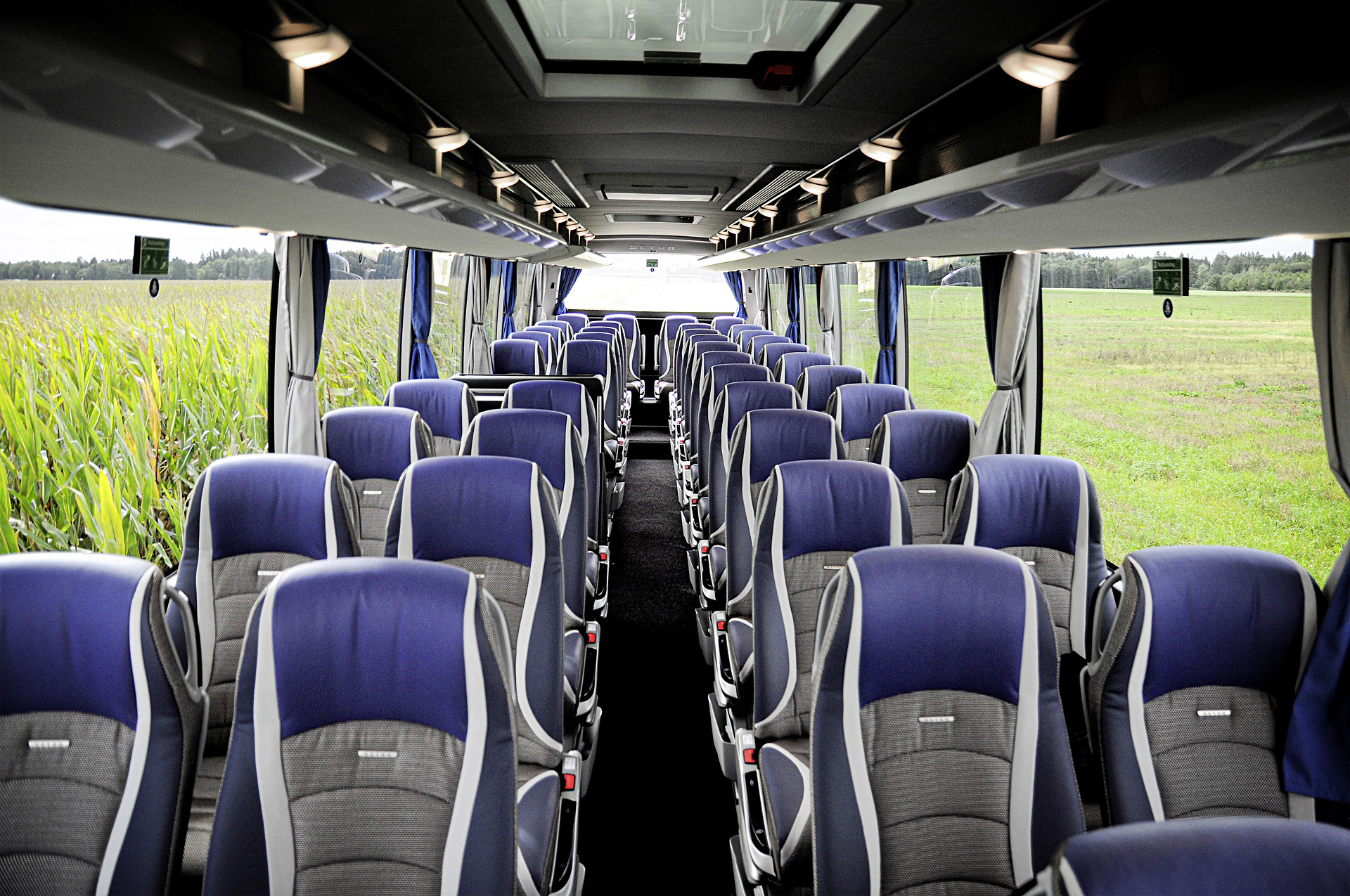 The two new S 515 HDs are each equipped with 44 travel seats. Setra: Three 4-star awards for Geldhauser