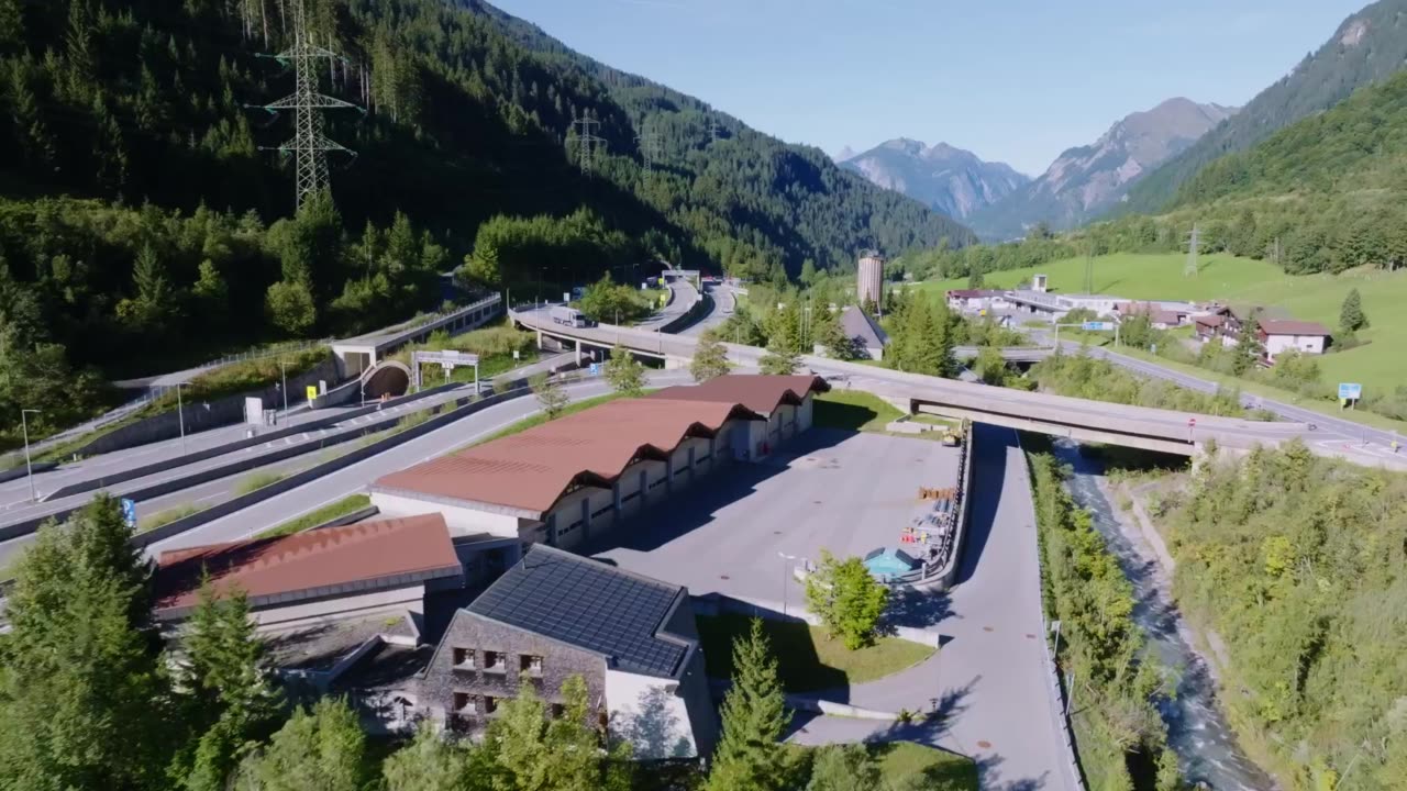 Elektrische Sattelzugmaschine im Höhenflug: 40-Tonner mit Stern überquert Arlbergpass in Tirol