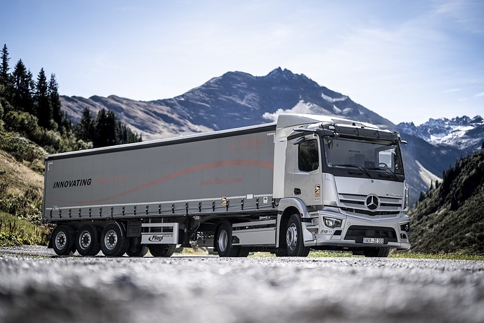 Electric semitrailer tractor in the Alps: 40-tons eActros crosses the Arlberg Pass in Tyrol