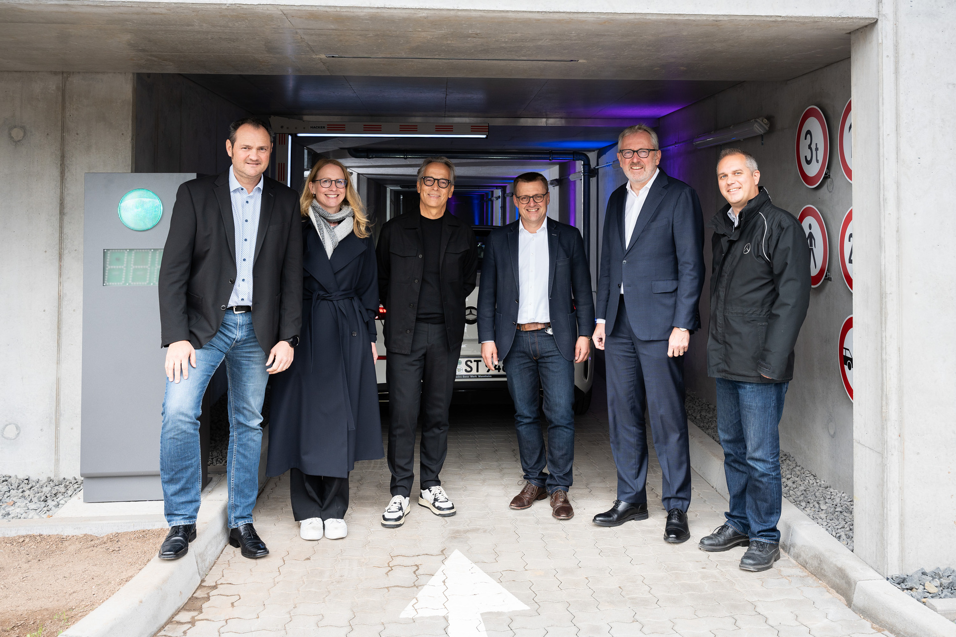 Eröffnung Mitarbeiter-Parkhaus MB Werk Mannheim Rund 470 zusätzliche Parkplätze: Mercedes-Benz Werk Mannheim nimmt neues Mitarbeiterparkhaus in Betrieb
